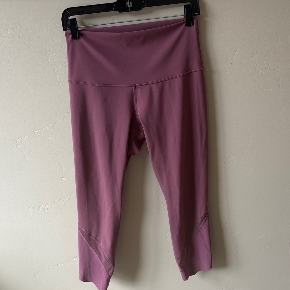 Lululemon Cropped Wunder Under Scalloped Roll Down pink/purple